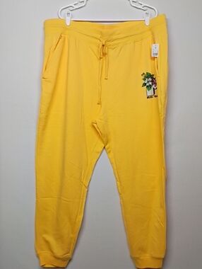 MTV Black Logo on Soft Yellow Sweatshirt Interior
